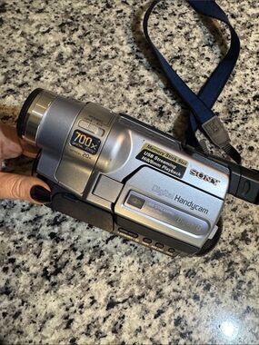 Sony Handycam DCR-TRV350
Digital8 Hi8 8mm Camcorder
VCR Player~ tested